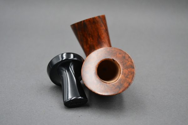Grizzly 21120 – Reverse Calabash – Handmade Briar Tobacco Pipe