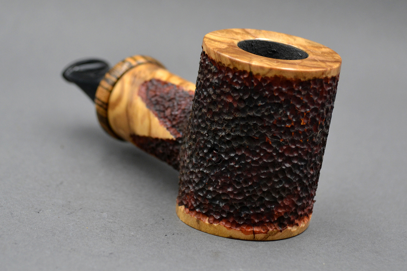 Queen 21132 – Handmade Olivewood Tobacco Pipe